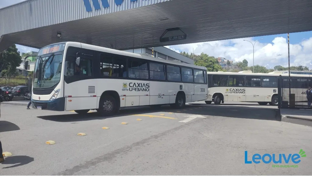 Mudanças ocorrem devido aos bloqueios viários na rua Cristiano Ramos de Oliveira.