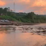 Vídeo: ponte construída com doações é levada pela força do Rio Caí, em Feliz