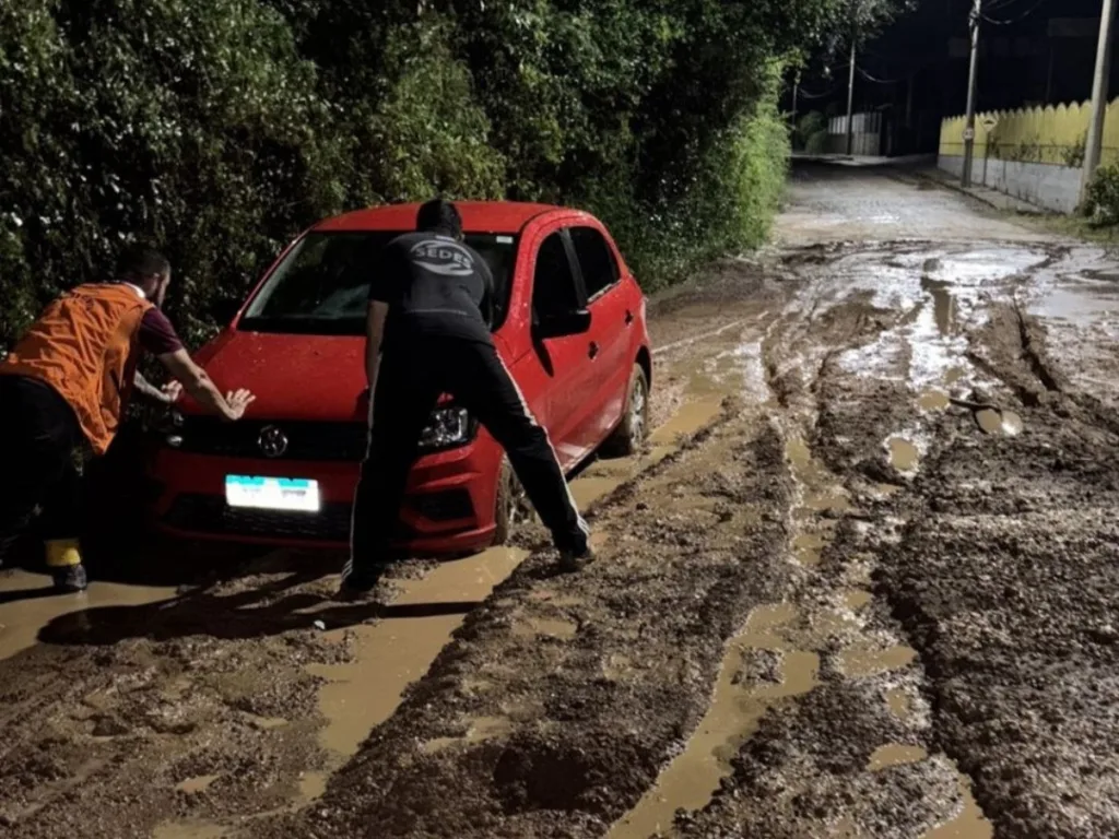 Chuva causa estragos em bairros de Bento Gonçalves