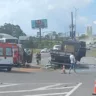 Motorista de ônibus é ejetado de veículo em colisão com caminhão em Garibaldi