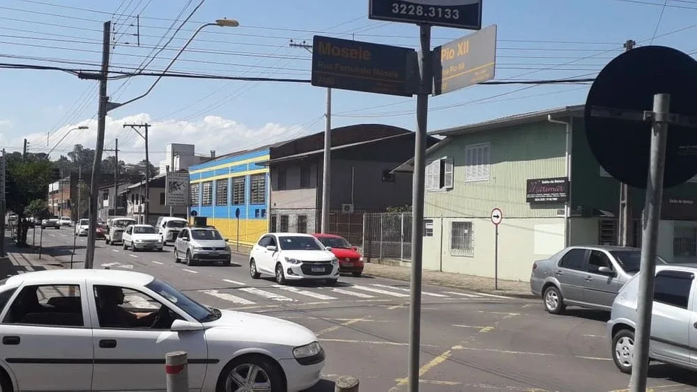 Desvios para acesso ao centro e ao bairro estão sinalizados pela Fiscalização de Trânsito