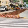 O acesso à rua Cândido Costa está bloqueado devido a obras de troca de tubulação pluvial