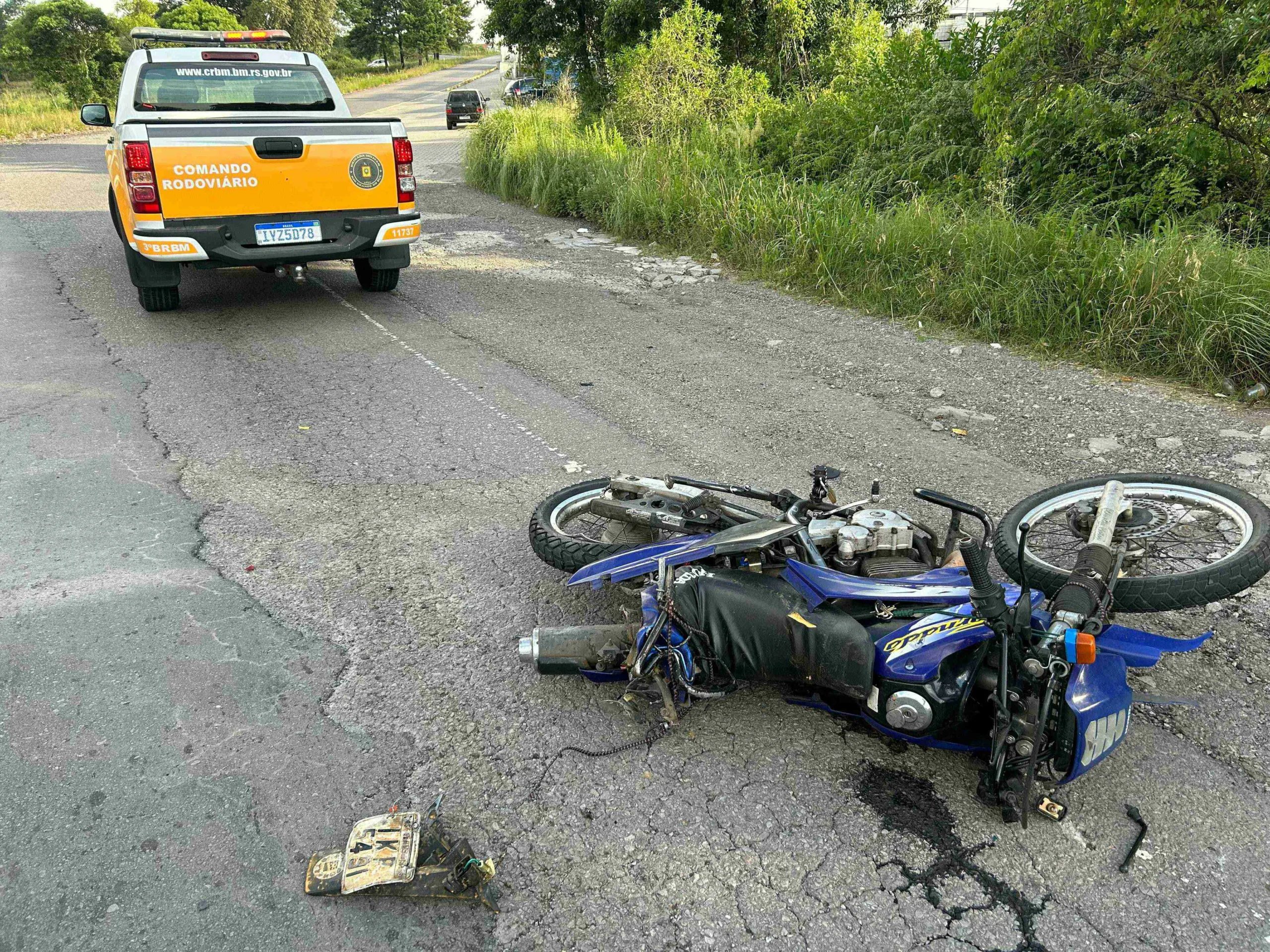 Motociclista fica gravemente ferido em acidente com dois carros na Rota do Sol, em Caxias do Sul