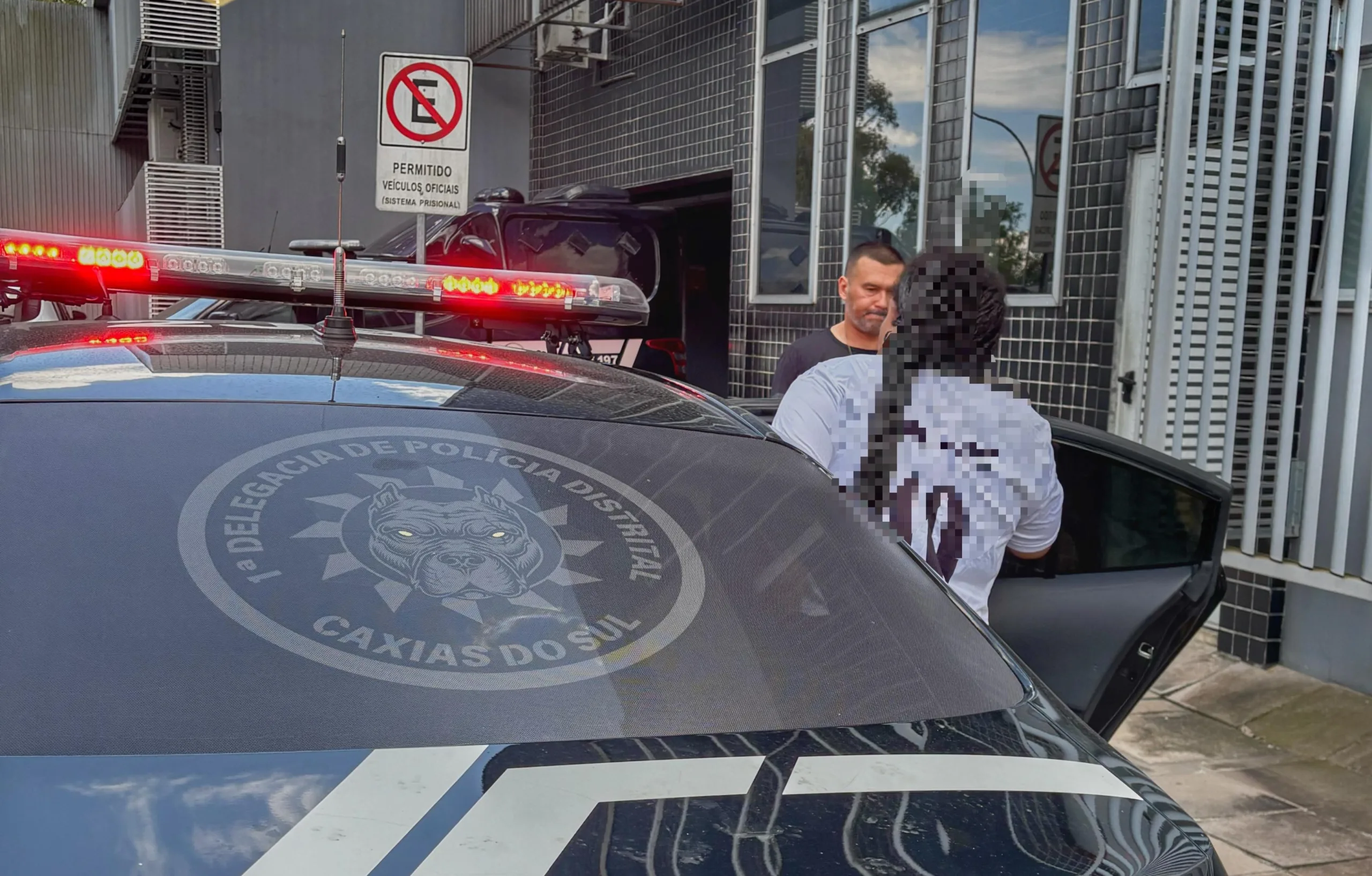 Polícia prende mulher por tráfico de drogas em Caxias do Sul