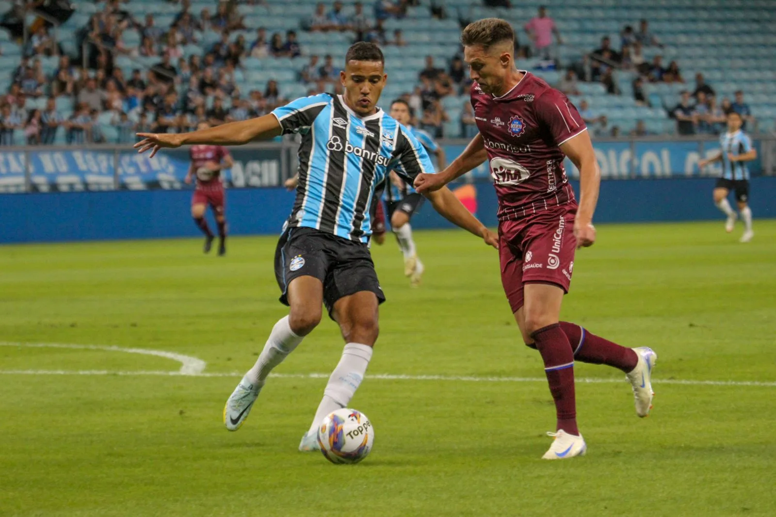 Caxias joga mal e leva goleada do Grêmio na Arena