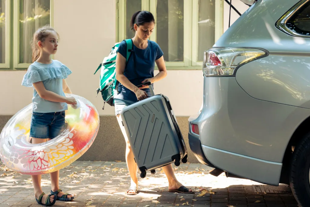 Desde os cuidados especiais com a bagagem até o trajeto, com mais pausas e necessidade de distrações, a preocupação é grande. | Foto: Freepik Desde os cuidados especiais com a bagagem até o trajeto, com mais pausas e necessidade de distrações, a preocupação é grande. | Foto: Freepik