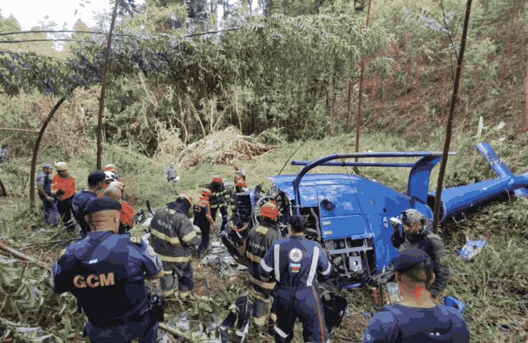 Duas pessoas morrem em queda de helicóptero em São Paulo