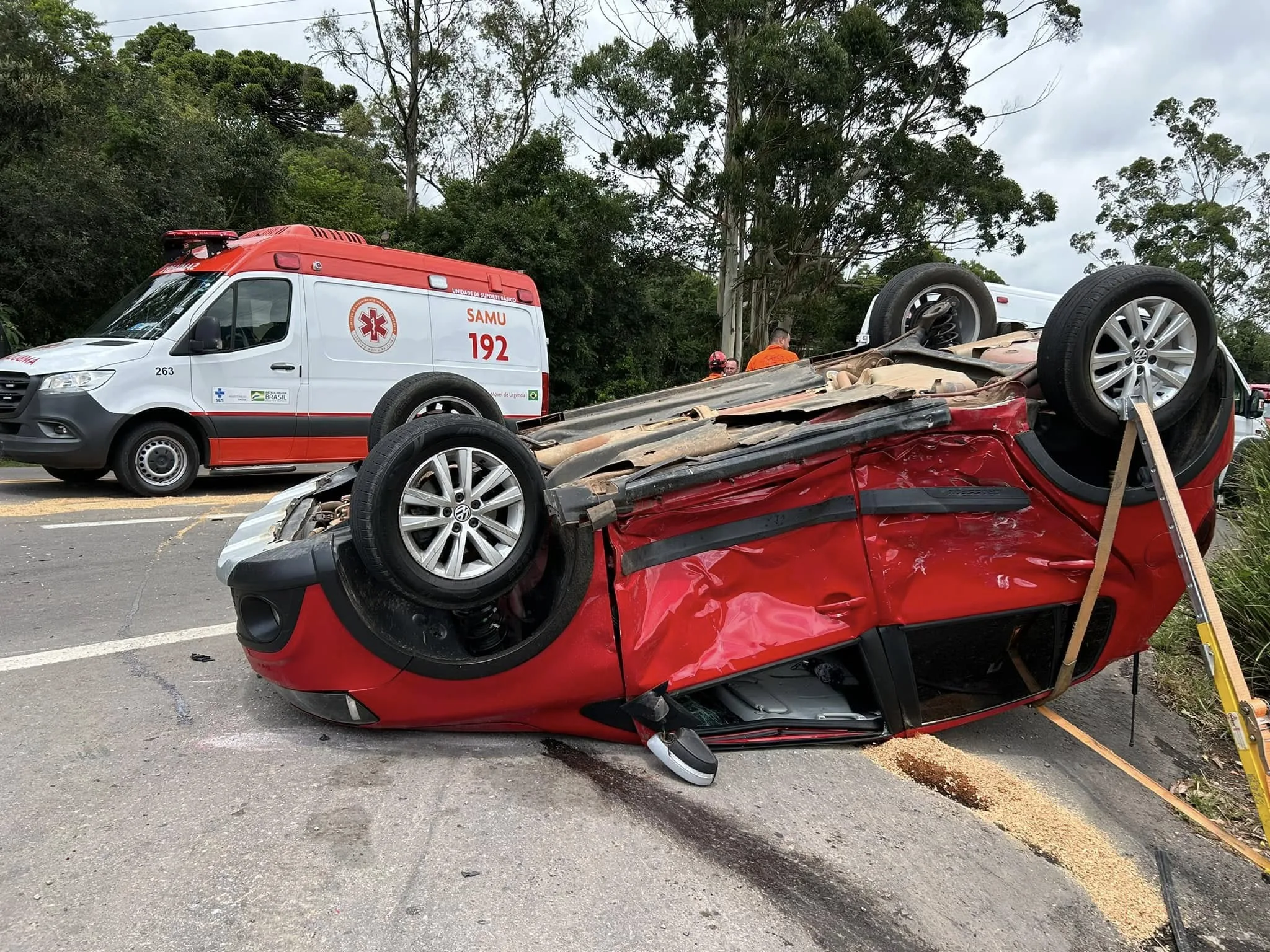 Acidente na ERS-446 deixa homem ferido após capotamento em Carlos Barbosa