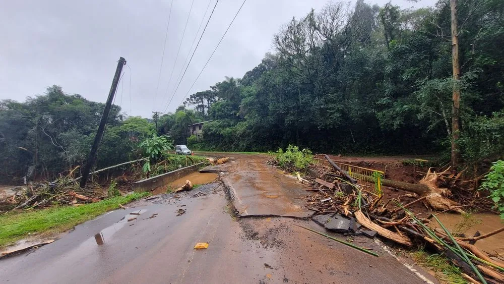 Estradas e pontes foram danificadas durante o temporal de maio em Caxias do Sul