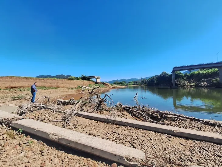 Com orçamento estimado em R$ 13,5 milhões, a obra inclui o desmonte mecânico da estrutura destruída.