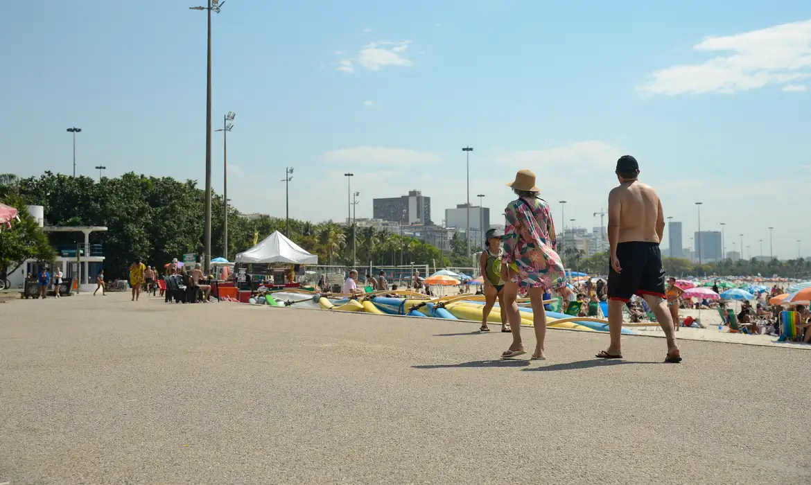 Turistas estrangeiros gastam US$ 7,3 bilhões no Brasil em 2024, maior valor em 15 anos