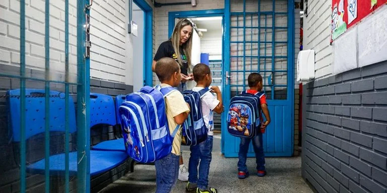 Justiça adia o início das aulas na rede pública estadual por conta do calor extremo no RS