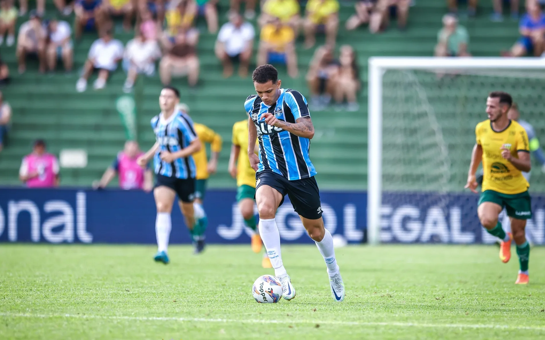 Tricolor venceu a partida com menos um jogador em campo - Foto: Lucas Uebel/Grêmio