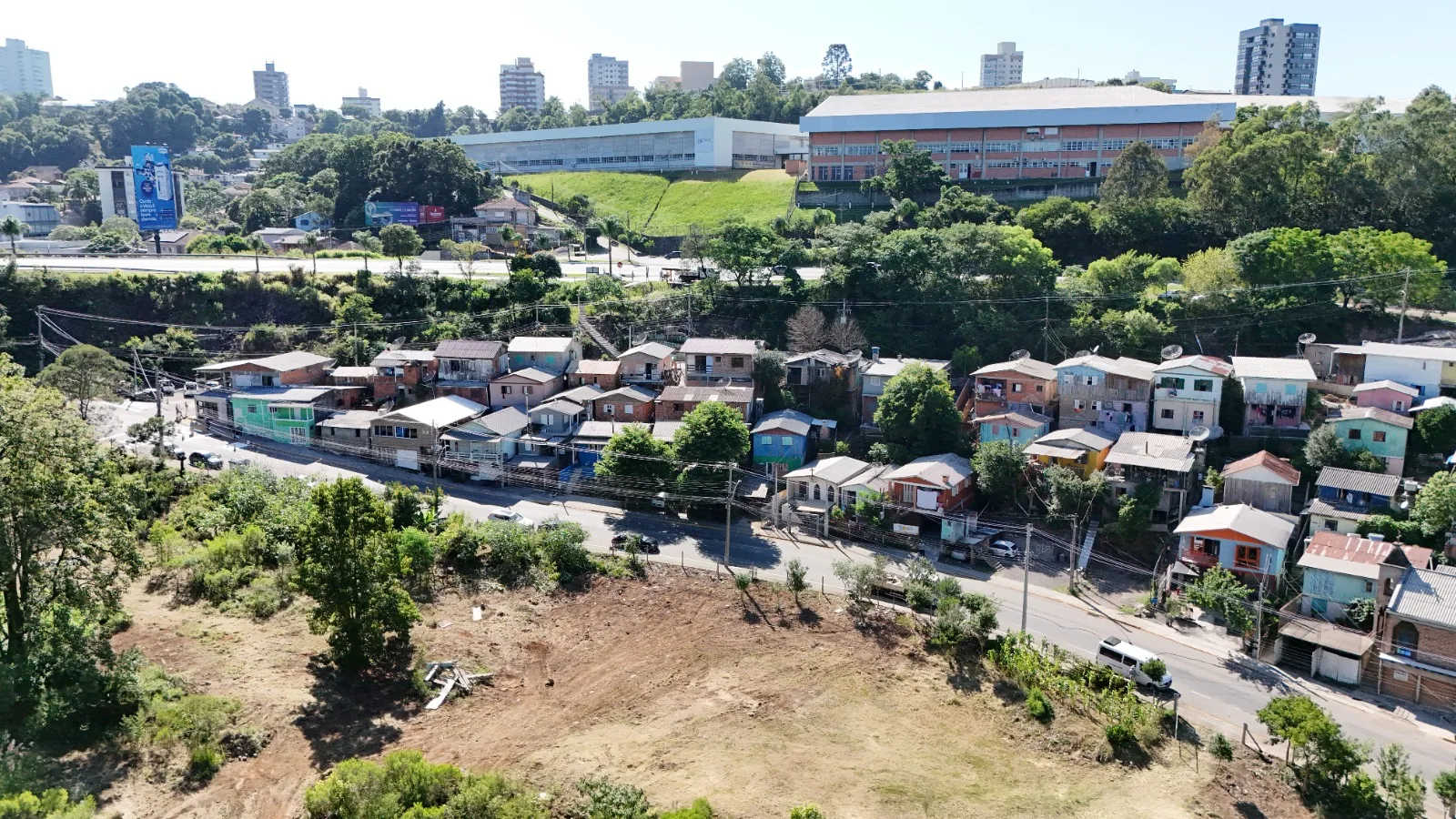 A iniciativa tem como objetivo revitalizar o bairro, contemplando 64 residências.