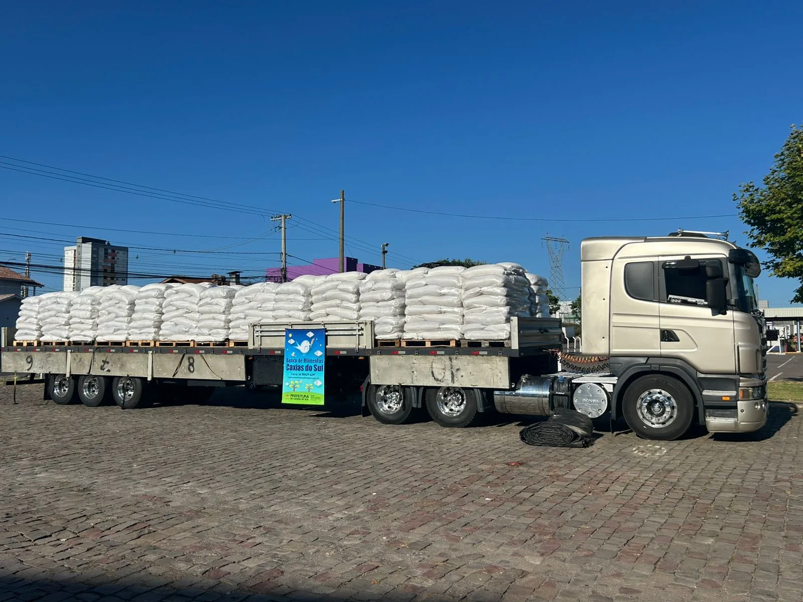 Caxias do Sul recebe 30 toneladas de arroz para destinar a instituições cadastradas no Banco de Alimentos