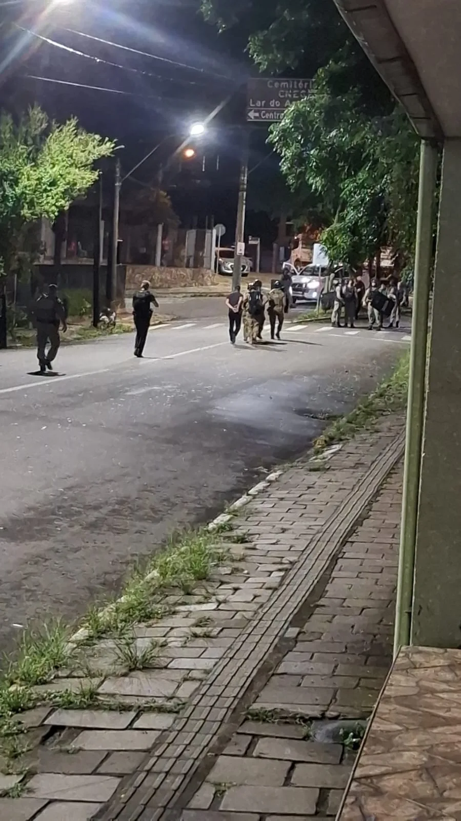 Homem se entregou próximo a Igreja São Roque, bairro São Roque. (Foto: Redes Sociais)