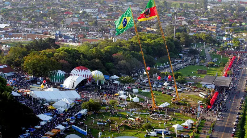 Homem invadiu o parque, fez dois reféns e baleou um vigilante