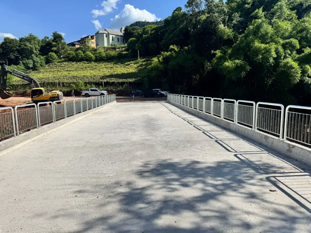 As novas pontes do Vale Aurora e da Linha Zemith, em Bento Gonçalves, foram liberadas para o tráfego de veículos nesta segunda-feira (24).