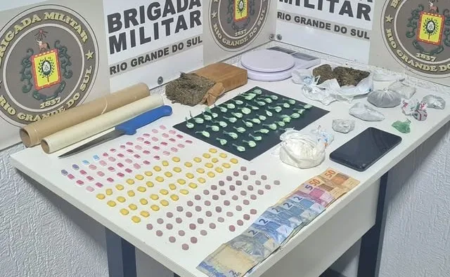 Um jovem de 19 anos foi preso por tráfico de drogas em Serafina Corrêa.