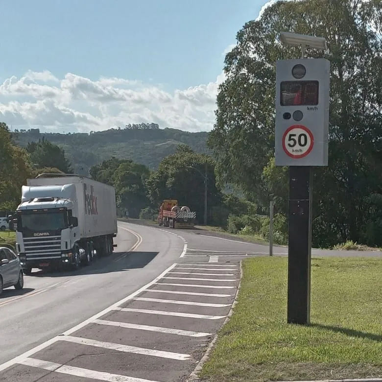 Vinte e cinco radares e redutores de velocidade entram em operação a partir desta segunda-feira (10), em 15 pontos das rodovias concedidas à CSG