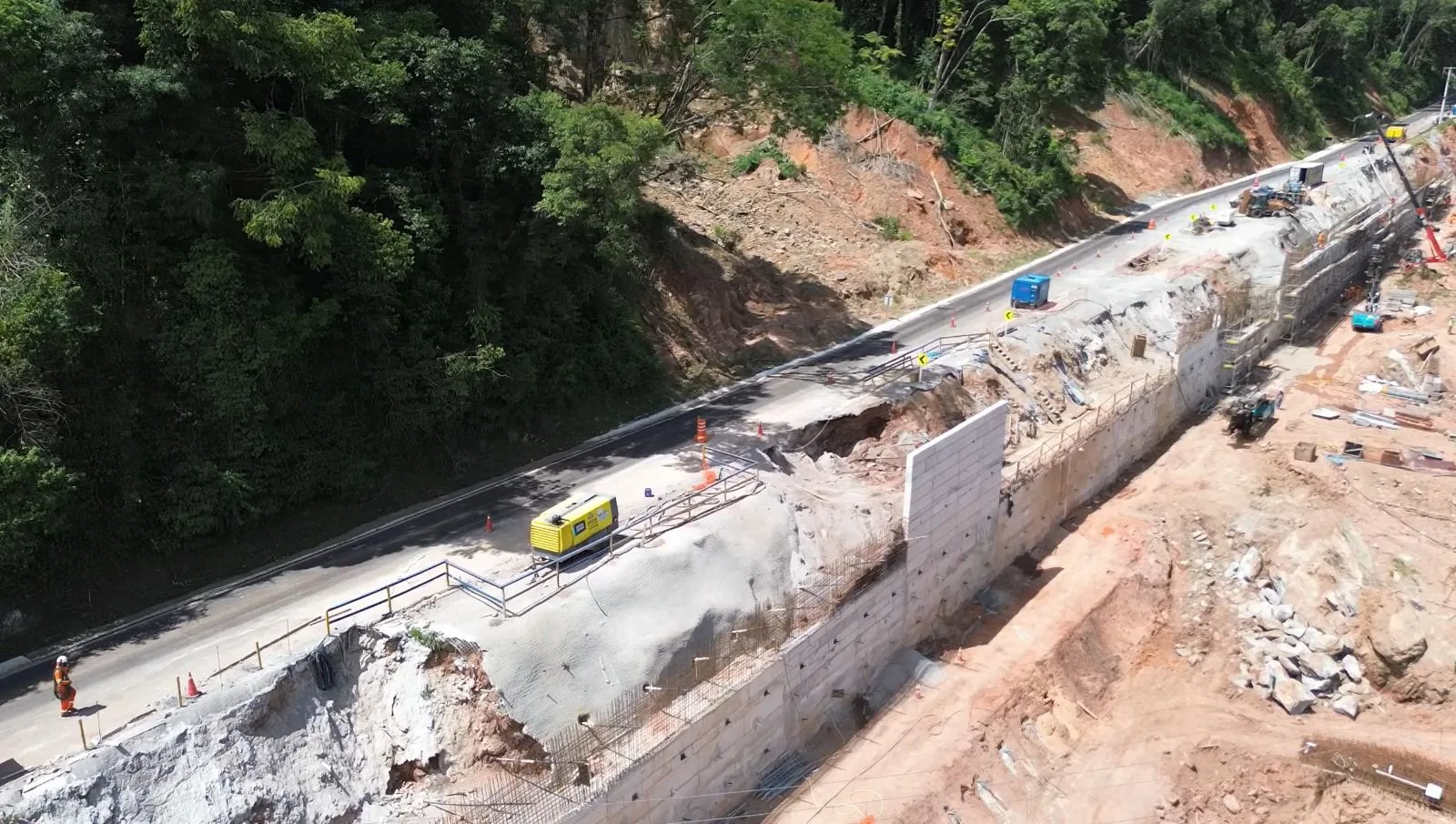 A decisão foi motivada pelo significativo incremento de equipes nas obras de reconstrução na Serra do Rio das Antas. (Foto: Dnit)