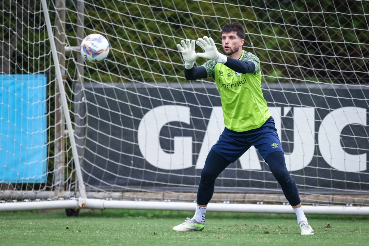 Jogo do Grêmio pode ter a estreia do goleiro Tiago Volpi.