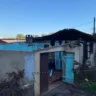 Incêndio destrói casa abandonada usada por usuários de drogas em Caxias do Sul