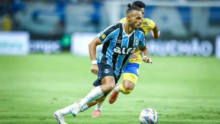 Resumo do Esporte: Grêmio goleia o Pelotas; Inter, Juventude e Caxias entram em campo hoje pelo Gauchão