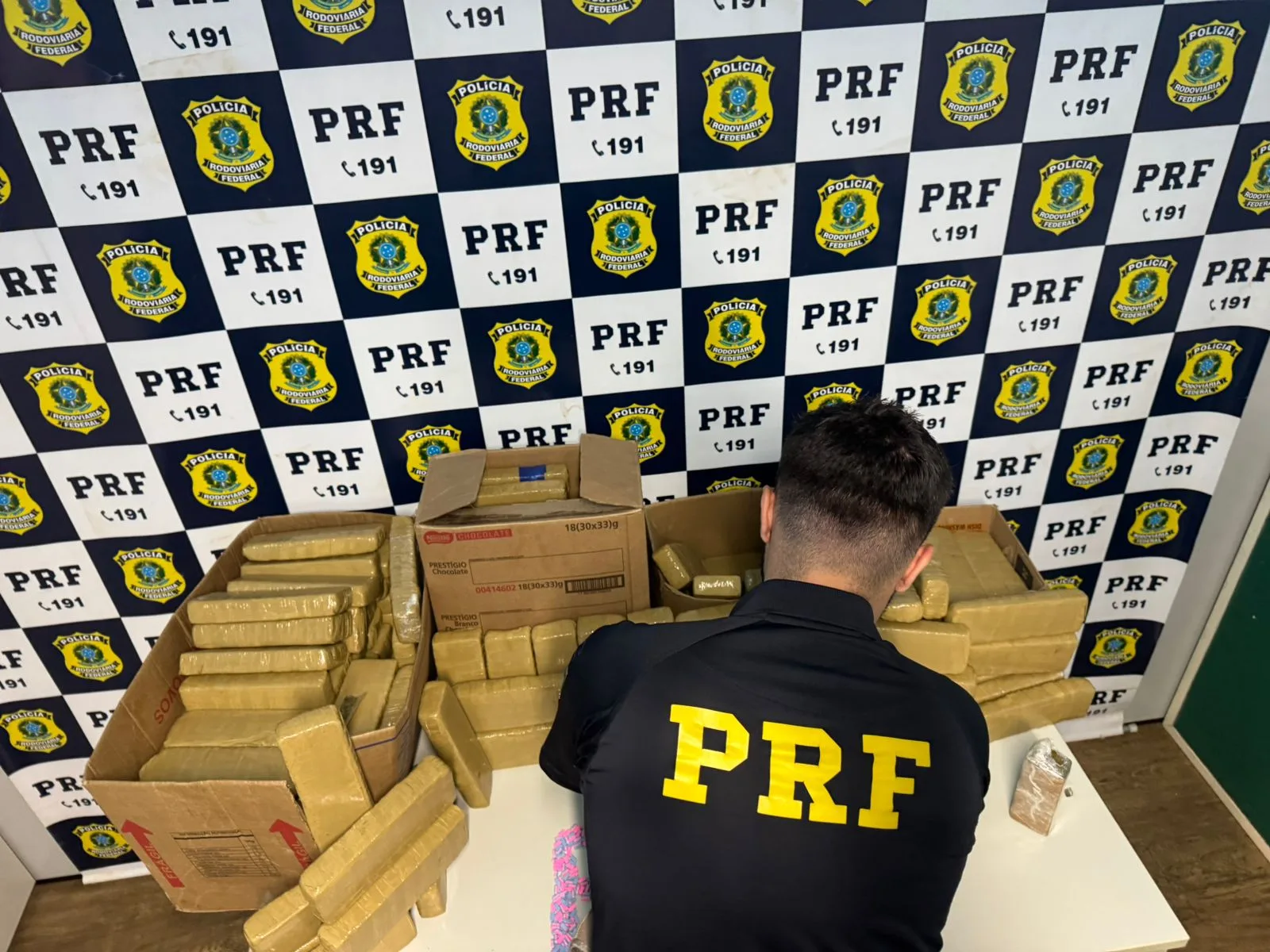 PRF apreende quase mil comprimidos de ecstasy e 139 pacotes de maconha após perseguição em Caxias do Sul