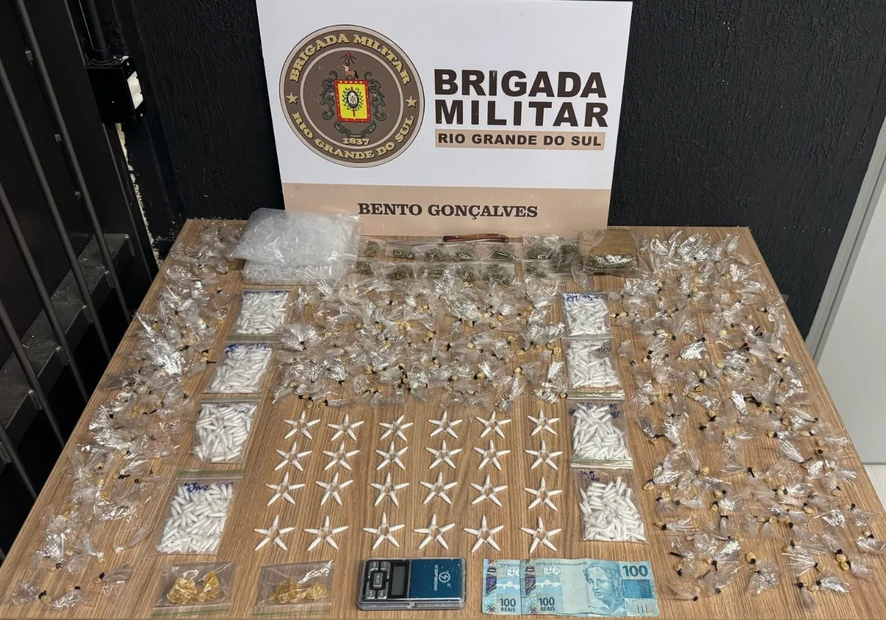 Ação da Brigada Militar apreende mais de 1 kg de entorpecentes.