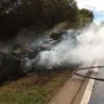 Caminhão tomba, pega fogo e bloqueia a ERS-122 em Campestre da Serra