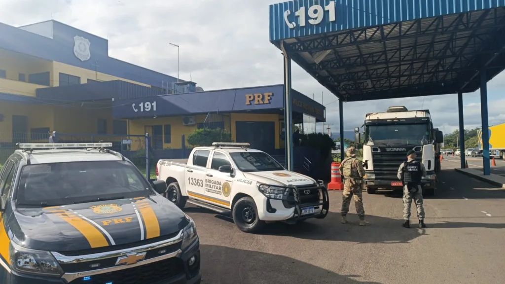 Prisão de foragido por feminicídio em Osório. Foto: PRF-RS/Divulgação.