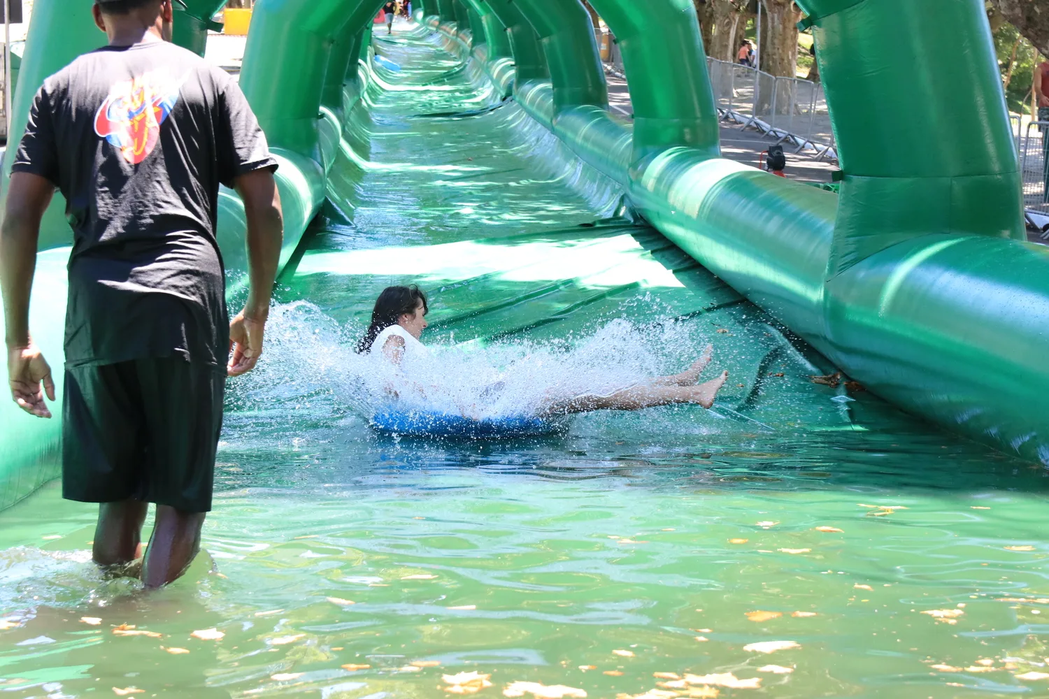 Maior toboágua inflável do Brasil no Acqua Fest