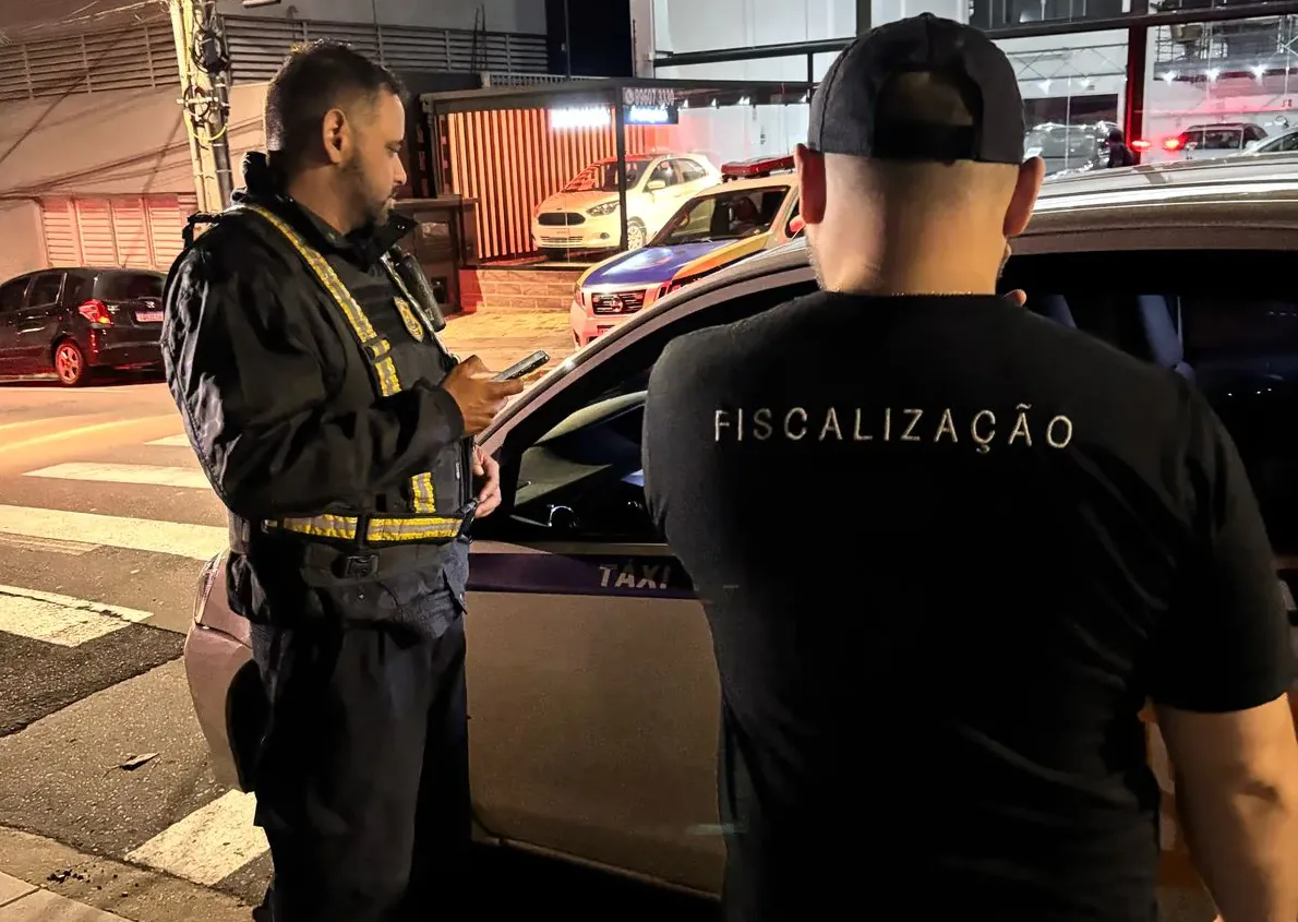 ação abordou 24 motoristas de aplicativo e 13 taxistas.