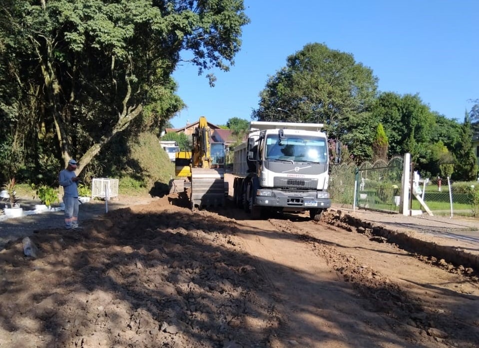 Obras na Via Trento alteram acesso ao Vale dos Vinhedos, em Bento Gonçalves.