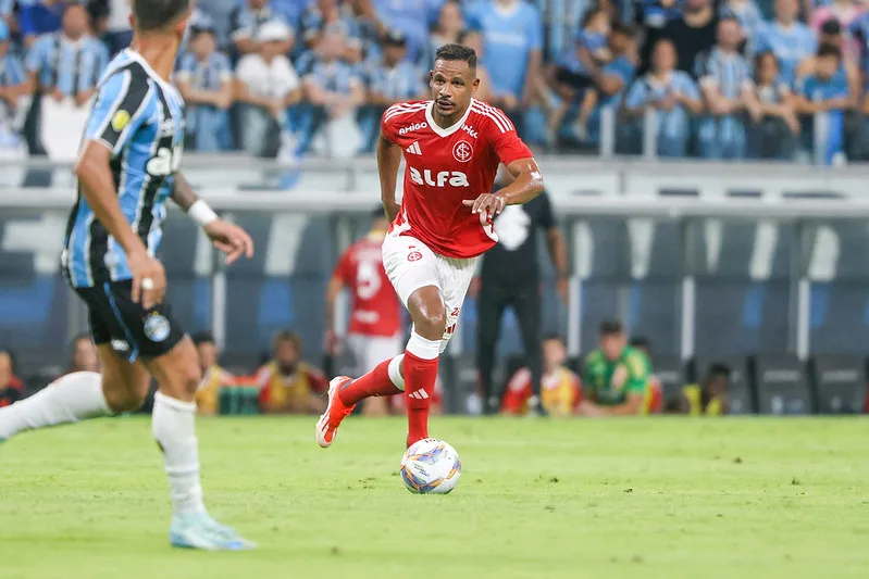 Permanência de volante é prioridade da direção. Foto: Ricardo Duarte, SC Internacional