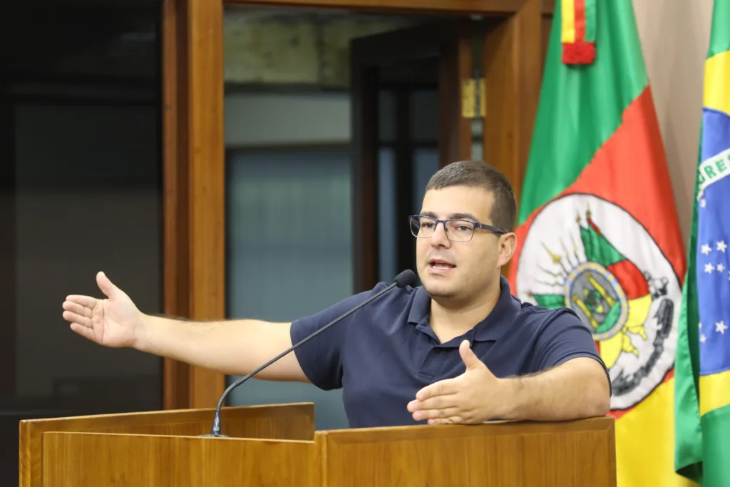 Rafael Bueno diz que Caxias tem 46% a mais de cartões SUS do que a população - Foto: Pietra Lima/Câmara Caxias