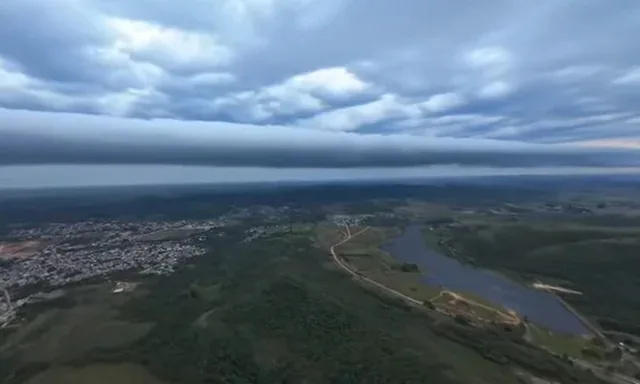 Áreas de instabilidade que chegaram da Argentina formaram nuvens com registro de pancadas de chuva. (Foto: Fabian Ribeiro/Reprodução)