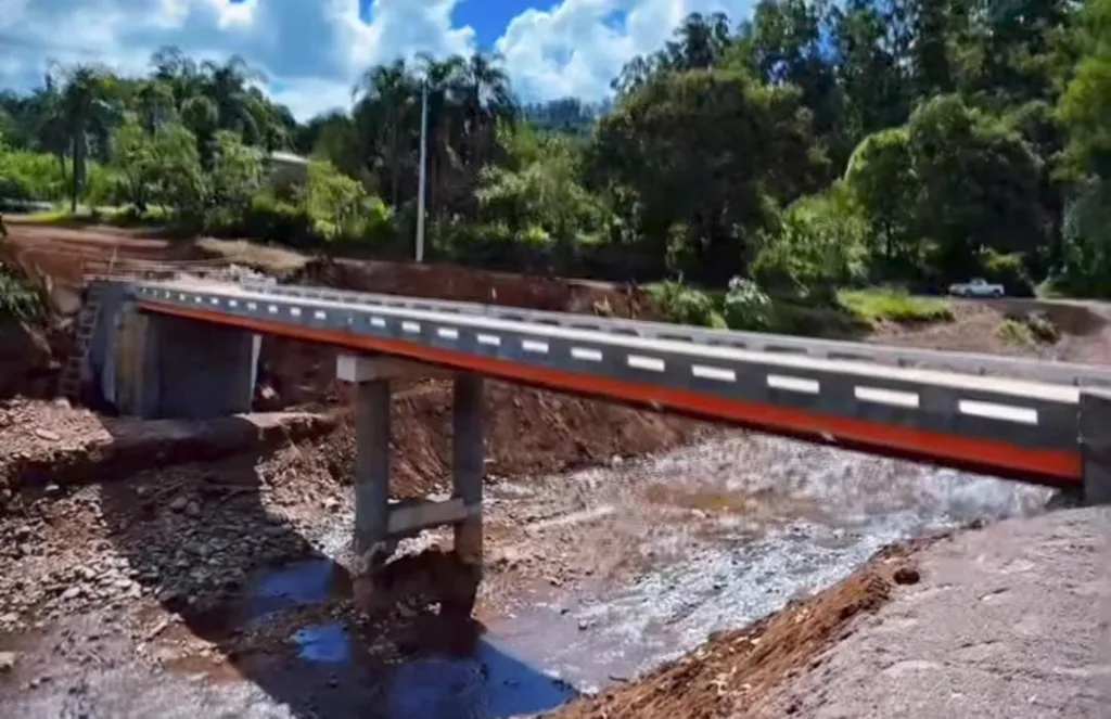 A nova ponte liga o centro do município a diversas comunidades, como as linhas Bento Gonçalves, São Valentim, Dolorata, Beltrame, Cesca e José Júlio. A nova ponte liga o centro do município a diversas comunidades, como as linhas Bento Gonçalves, São Valentim, Dolorata, Beltrame, Cesca e José Júlio.