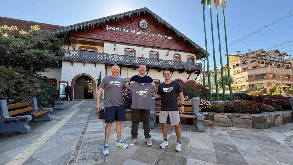 Fábio Berti, secretário Lucas Roldo e Gustavo Tomasini. Foto: Assessoria de Comunicação da Prefeitura de Gramado/Divulgação.