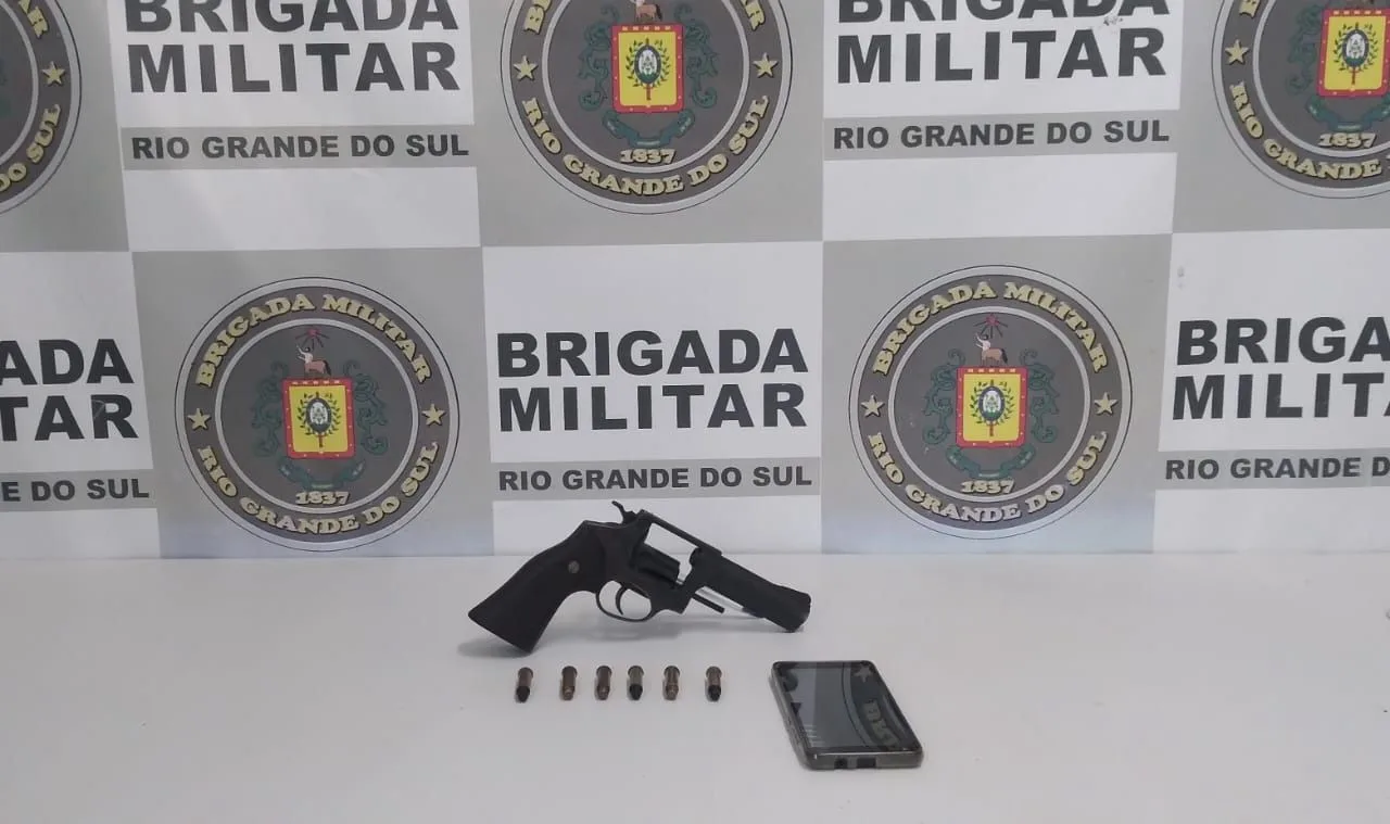 Prisão por arma de fogo em Caxias do Sul. Foto: 12º BPM/Divulgação.