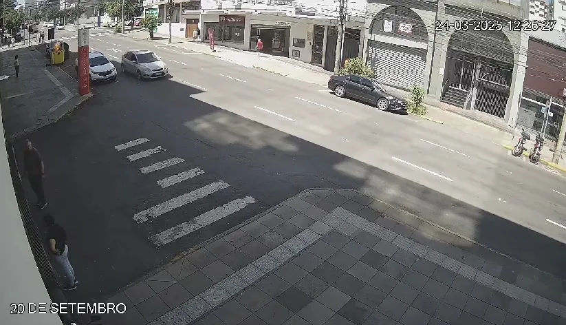 Guarda Municipal localizou e prendeu os envolvidos logo após o ato na região do Cemitério. Fotos Reprodução Vídeo CIOp (vídeo do CIOp encaminhado pelo Whats)
