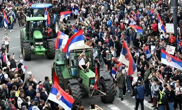 O país vem enfrentando, há vários meses, manifestações anticorrupção, após o desabamento da cobertura de uma estação de trem. (Foto: Reprodução/Youtube)