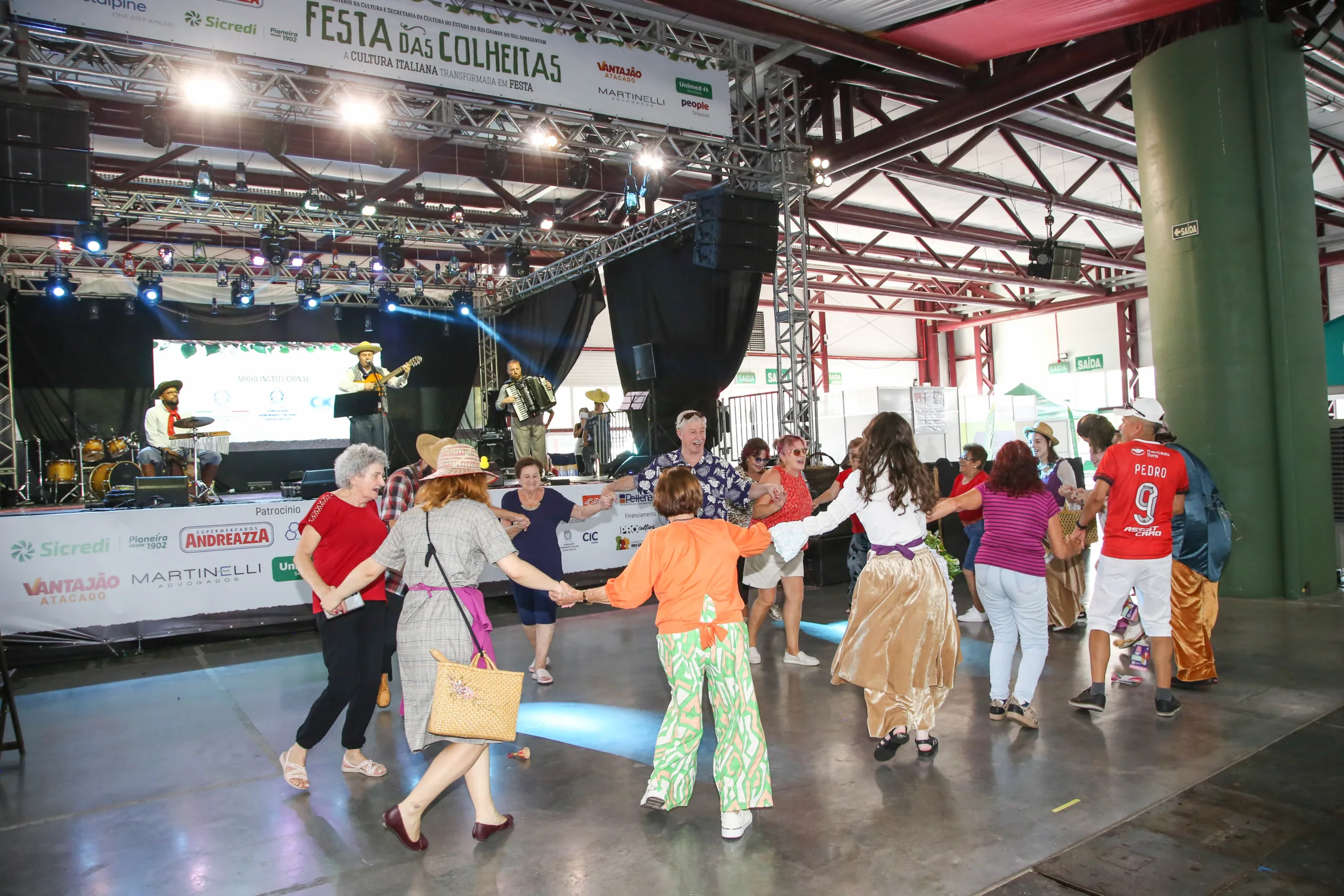 Visitantes dançaram ao ritmo da música italiana - Foto: Leandra Romani/Divulgação