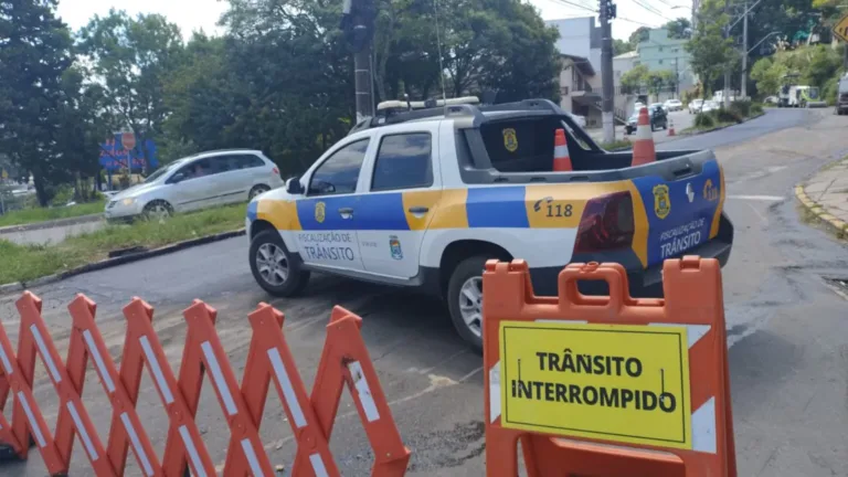 Durante a realização da obra, o trânsito na Avenida São Roque poderá sofrer alterações.