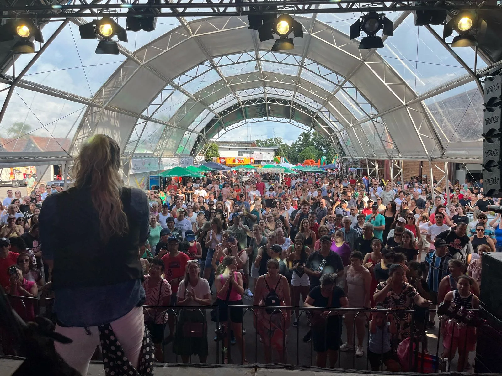 Show com a banda Rosas, na Mostra Flores e Feira Agroshow. Foto: Agência Positiva/Divulgação.