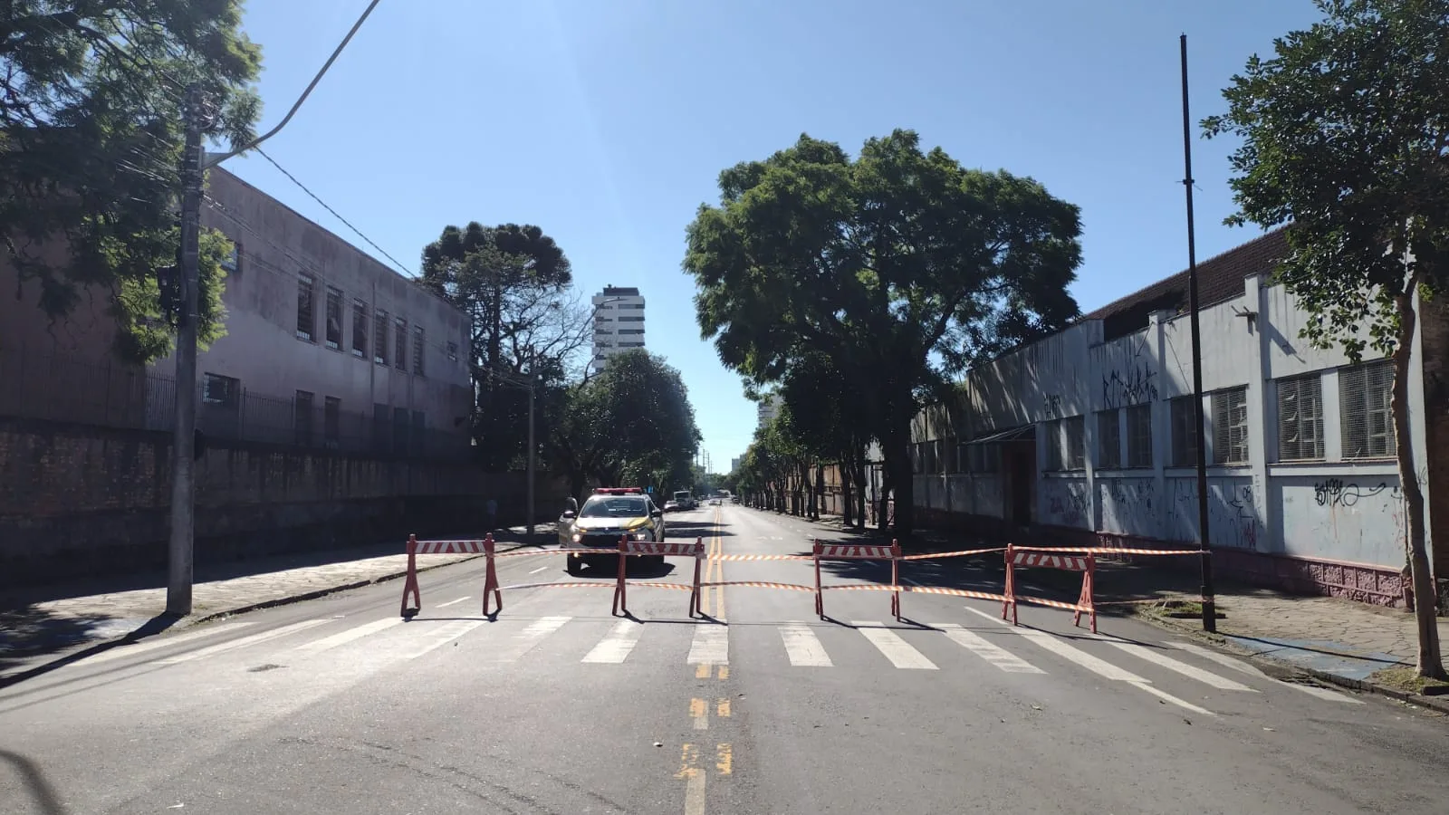 Desfile do Carnaval provoca bloqueio da Plácido de Castro, em Caxias do Sul