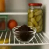 3 truques com borra de café para tirar cheiro ruim da geladeira