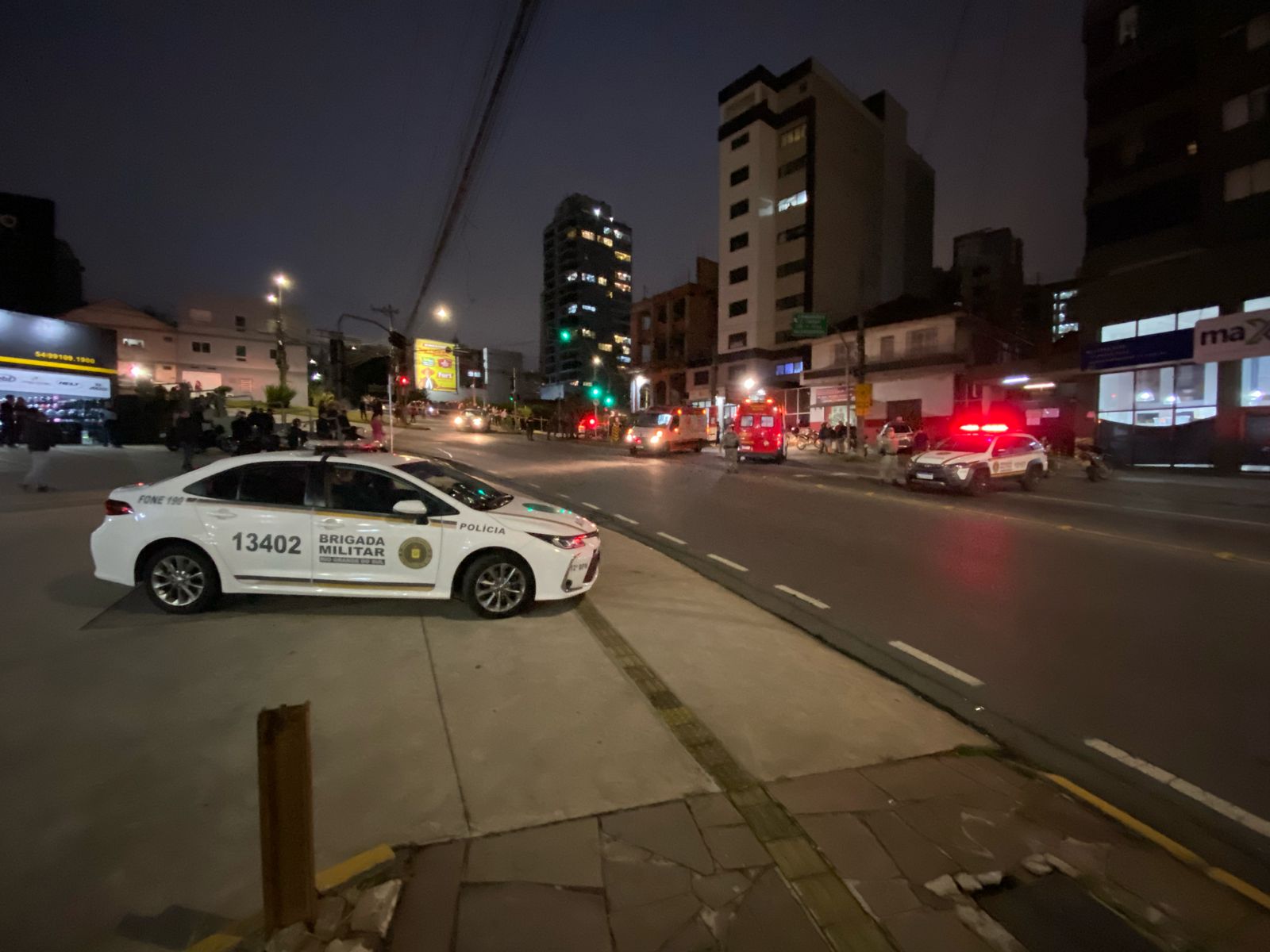 PM morre ao colidir em poste durante perseguição em Caxias do Sul