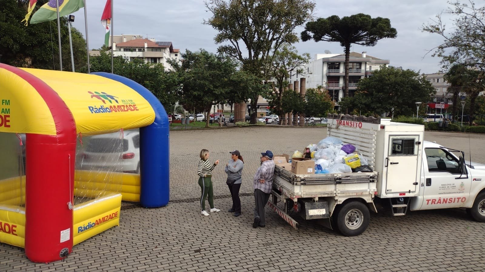 Rádio Amizade promove Campanha do Agasalho em Flores da Cunha. Foto: Divulgação Organização Campanha.